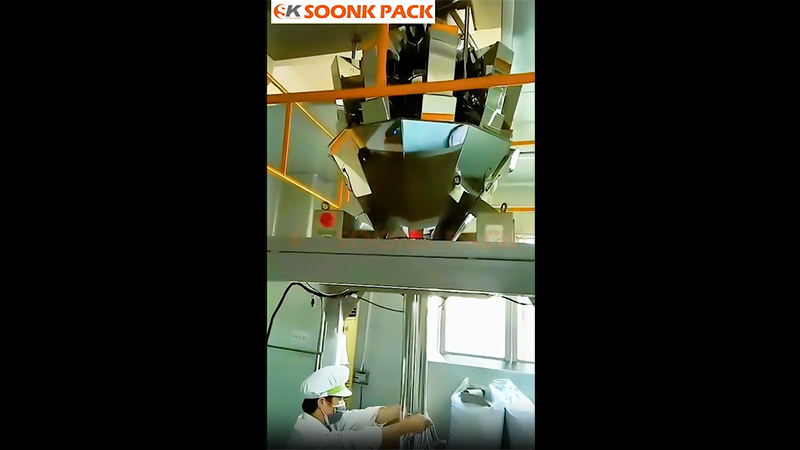 Envasadora vertical con pesadora multicabezal semiautomática 