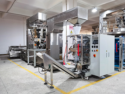 Envasadora vertical con pesadora multicabezal automática