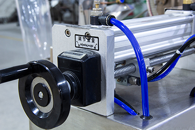 Envasadora vertical con dosificador a pistón, tipo Y