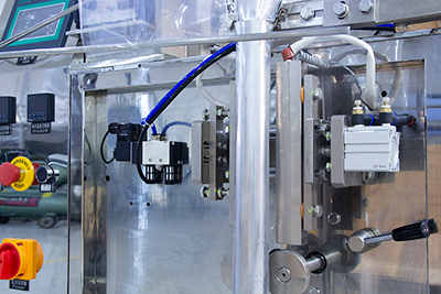 Envasadora vertical con dosificador a pistón, tipo Y