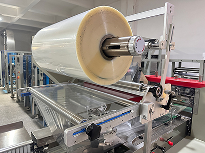 Envolvedora horizontal flow-pack de rodillo superior HFFS